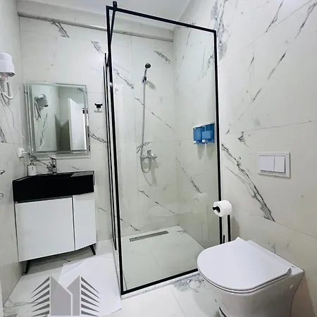 Alze - Gasthuis Tirana